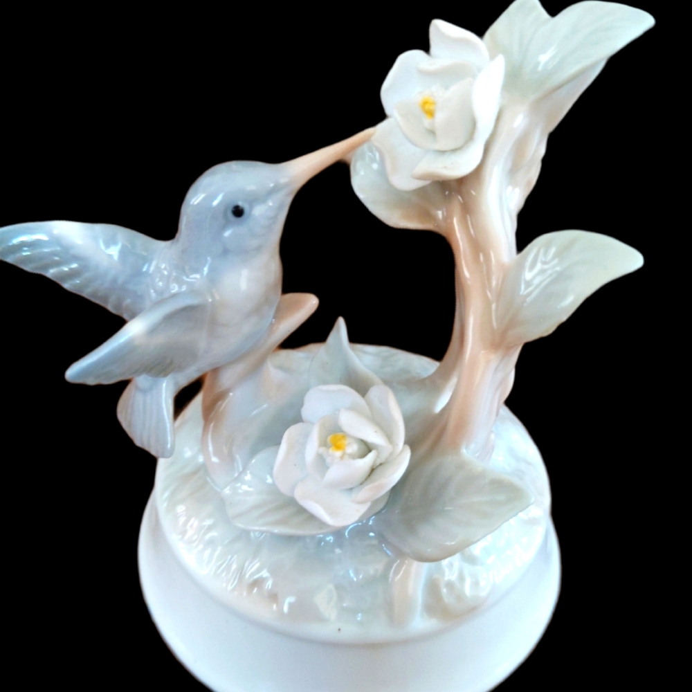 Vintage Otagiri hummingbird music box see video
